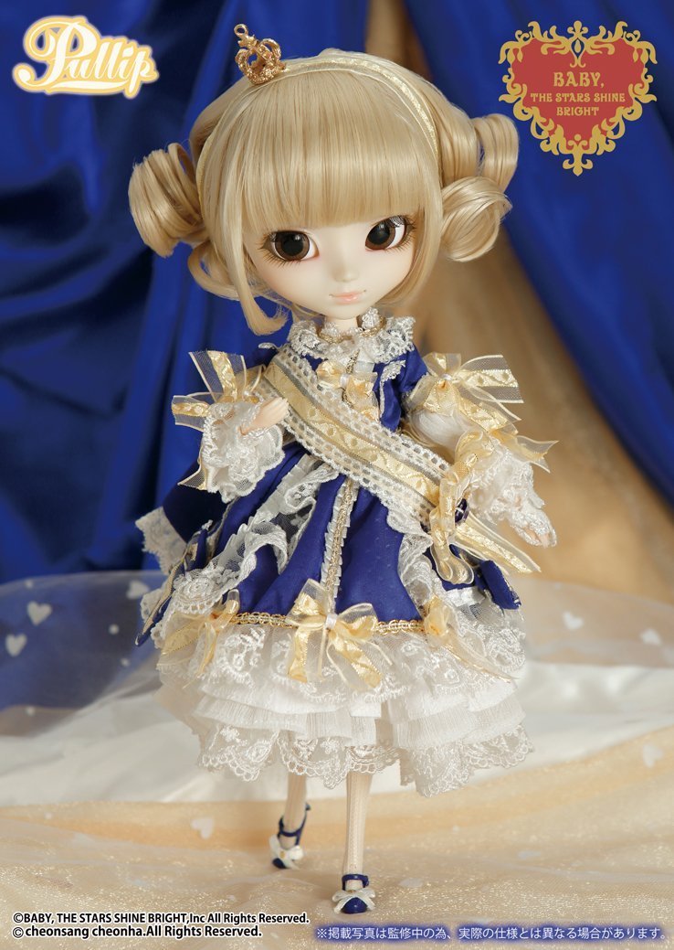 pullipdollotd's tweet photo. the pullip doll of the day is pullip la robe vert bleu royal !
she was released in october 2015, and she is a collab with the brand baby the stars shine bright and midori fukusawa  she's also a recolor of pullip la robe vert clair (january 2014) !
this is a repost https://t.co/xK7z773unp