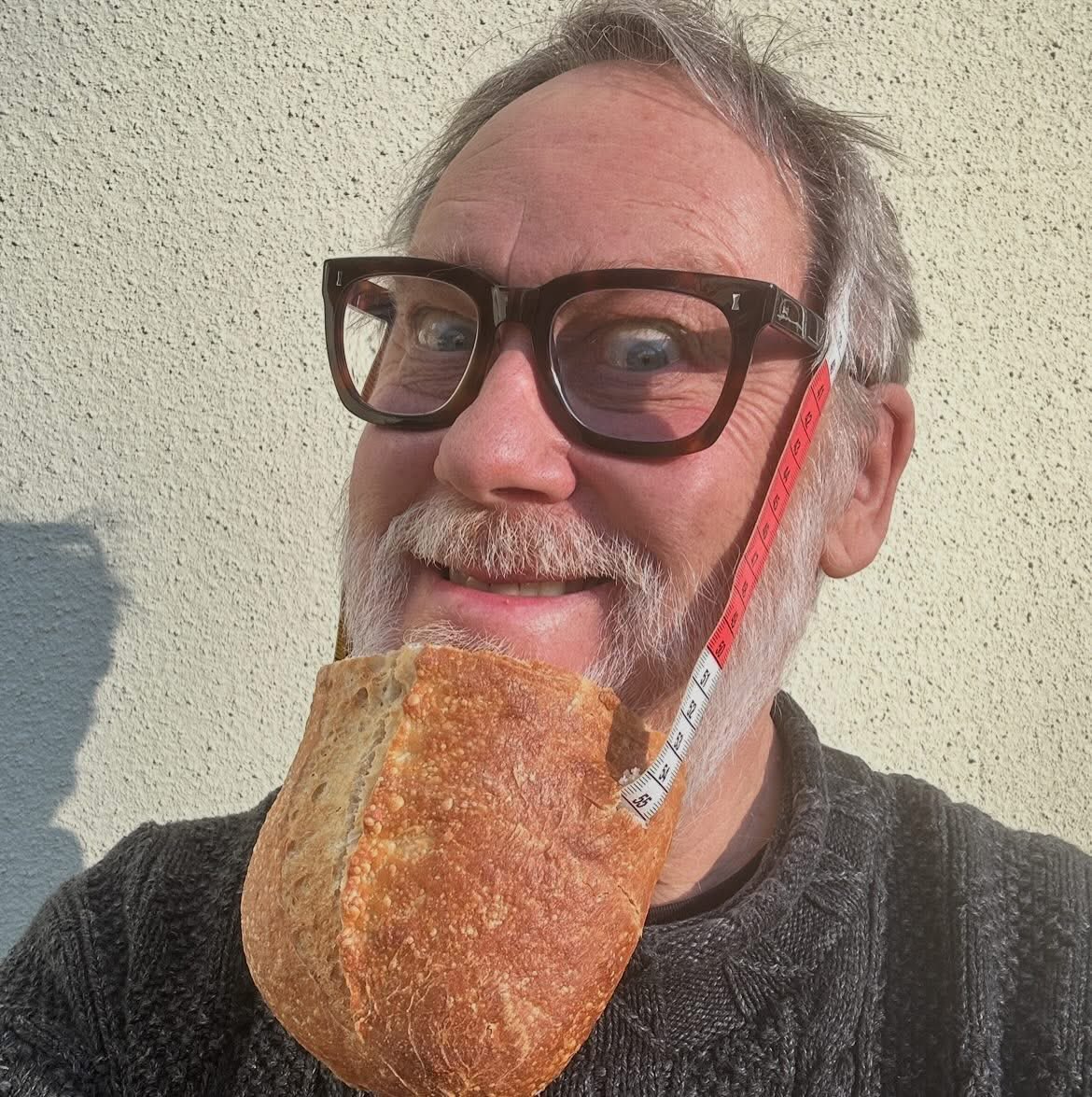 JamesMoir10's tweet photo. Three ways to wear bread to impress your guvnor. https://t.co/sYcoHYoaMD