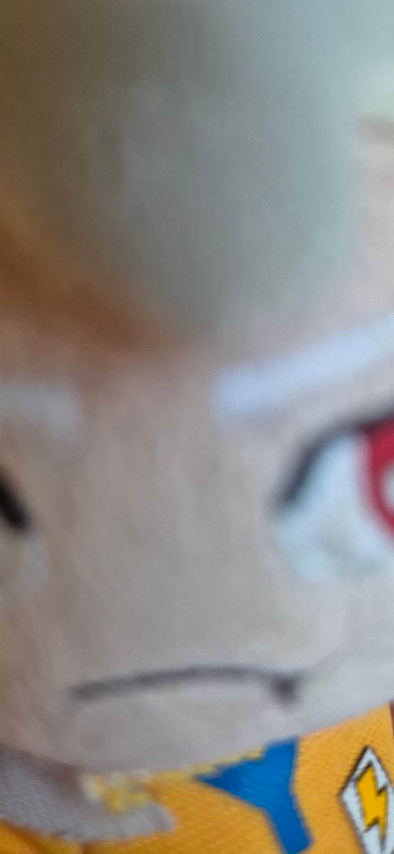 HaQryuu's tweet photo. You got games on your phone? https://t.co/laogXnsSHG