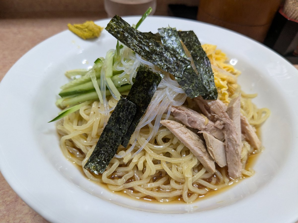 KJM_S's tweet photo. 始まっていた。
コンビニやスーパーのミニサイズは食べていたが、お店では今季初の冷やし中華。 https://t.co/zmlDCaH9rY