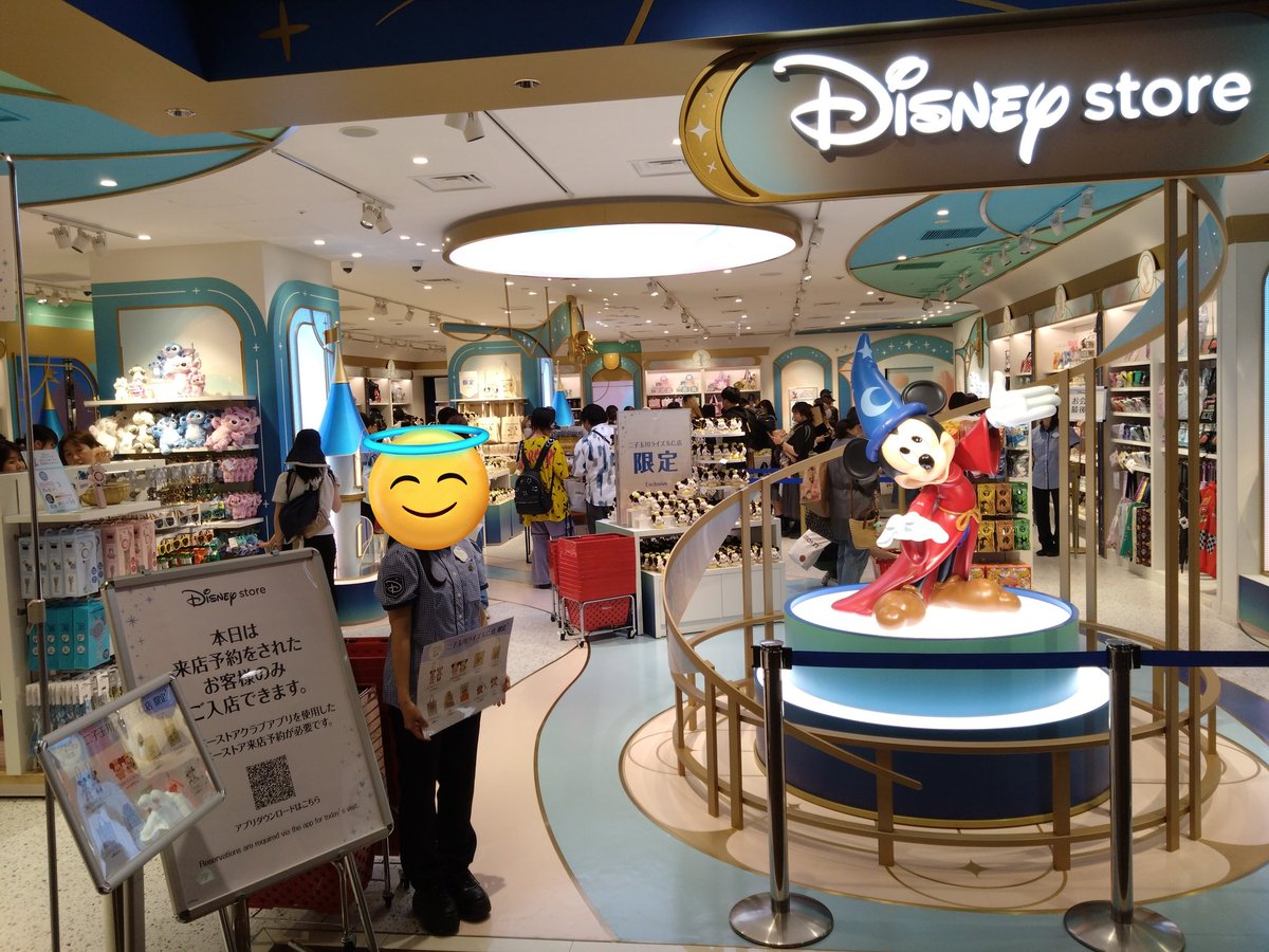 DisneyReort's tweet photo. ディズニーストア 二子玉川ライズ S.C.店
【5/27グランドオープン当日】
※アプリからの来店予約必須

17:30現在
・グランドオープン記念アイテムも全て取り扱い中！
・税込5,000円以上のお買い物でのプレゼントも在庫有り♪

“あいこ”じゃんけんは6/1から。

#ディズニーストア
#グランドオープン https://t.co/DEtJ63bHgo