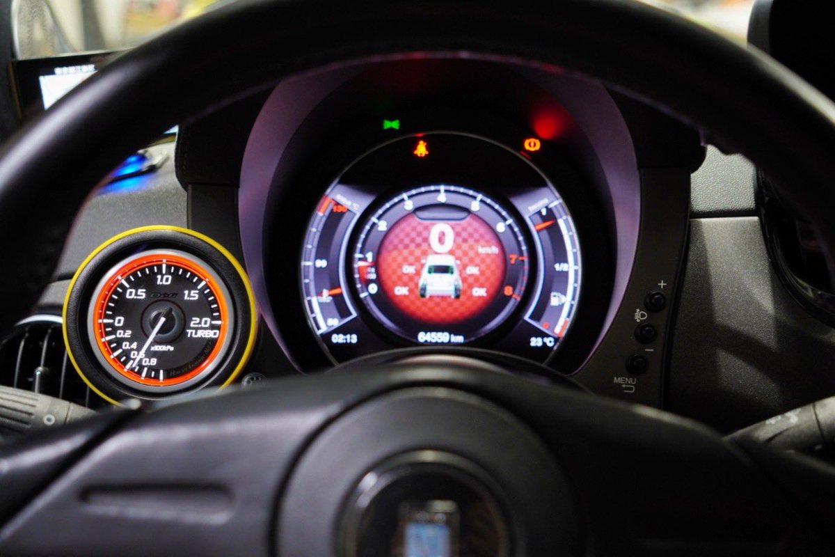 performance_fac's tweet photo. ABARTH595にDefi ブーストメーターをお取り付け🔧

Defi Racer Gauge N2 Plusを左ハンドルの純正位置にインストールしました💁🏻‍♂️

イルミもキレイで数値も負圧まで表示されて見やすいですね✨ https://t.co/091Bzkrt9u