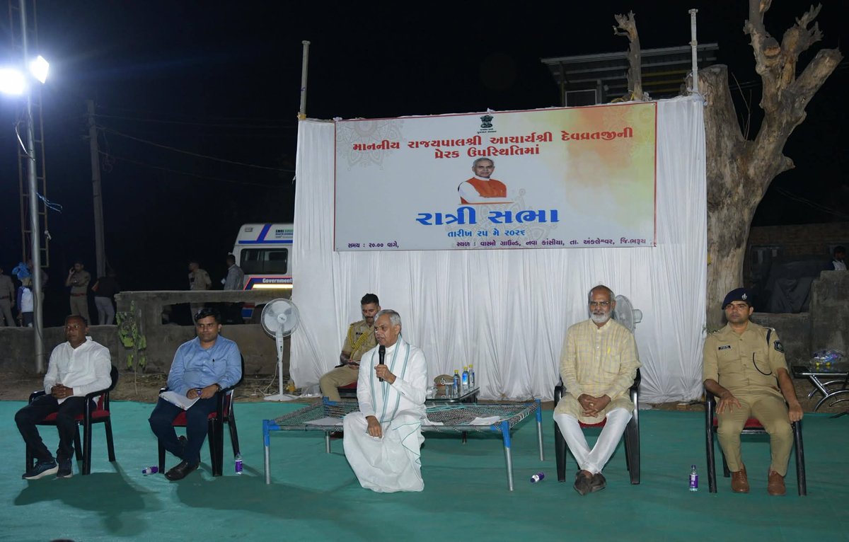 pdatmabharuch's tweet photo. ભરુચ જિલ્લાના નવા કાંસિયા ગામે માન. રાજયપાલ શ્રીઆચાર્ય દેવવ્રત સાહેબની હાજરીમાં તા ૨૫,૨૬ મેના રોજ પ્રેરક પ્રાકૃતિક કૃષિ પરિસંવાદ -વ-ગ્રામ કલ્યાણ કાર્યક્રમ યોજાયો તેમા ૨૦૦૦  ખેડૂતો,૨૦૦કૃષિ કર્મચારીઓ,૩૬૦ કૃષિસખી CRPએ હાજરી આપી.
@GujAgri
@CollectorBharch
@DDOBHARUCH1
@GPKVBGujarat https://t.co/dS7eTFVqTt