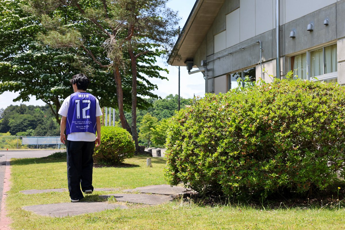 hollyhock_staff's tweet photo. #0606長崎戦 では、先着6,000名様へ
「サンクスブルーウェア」をプレゼント🎁

5月29日(金)12:00～一般販売スタートです❗️
チケットの確保はお早めにお願いします🙇‍♂️
サポーターズクラブ会員の方はぜひ今のうちに🐉

🎫チケットのご購入は👉https://t.co/zVzo9YtaSK

#山﨑希一
#水戸ホーリーホック https://t.co/FslOBVgcfJ