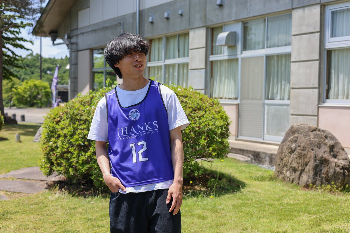 hollyhock_staff's tweet photo. #0606長崎戦 では、先着6,000名様へ
「サンクスブルーウェア」をプレゼント🎁

5月29日(金)12:00～一般販売スタートです❗️
チケットの確保はお早めにお願いします🙇‍♂️
サポーターズクラブ会員の方はぜひ今のうちに🐉

🎫チケットのご購入は👉https://t.co/zVzo9YtaSK

#山﨑希一
#水戸ホーリーホック https://t.co/FslOBVgcfJ
