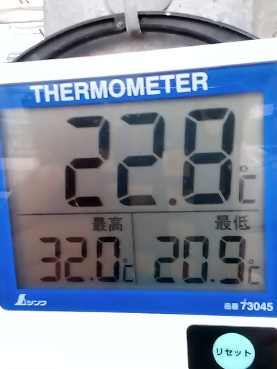 hidehide2457's tweet photo. 最高最低温度🍀🌧️☁️
平年値26~31日26.3℃15.1℃
ハウス内32.0℃20.9℃　外気30.2℃21.0℃
#天気温度 https://t.co/e4RNZl2xYF