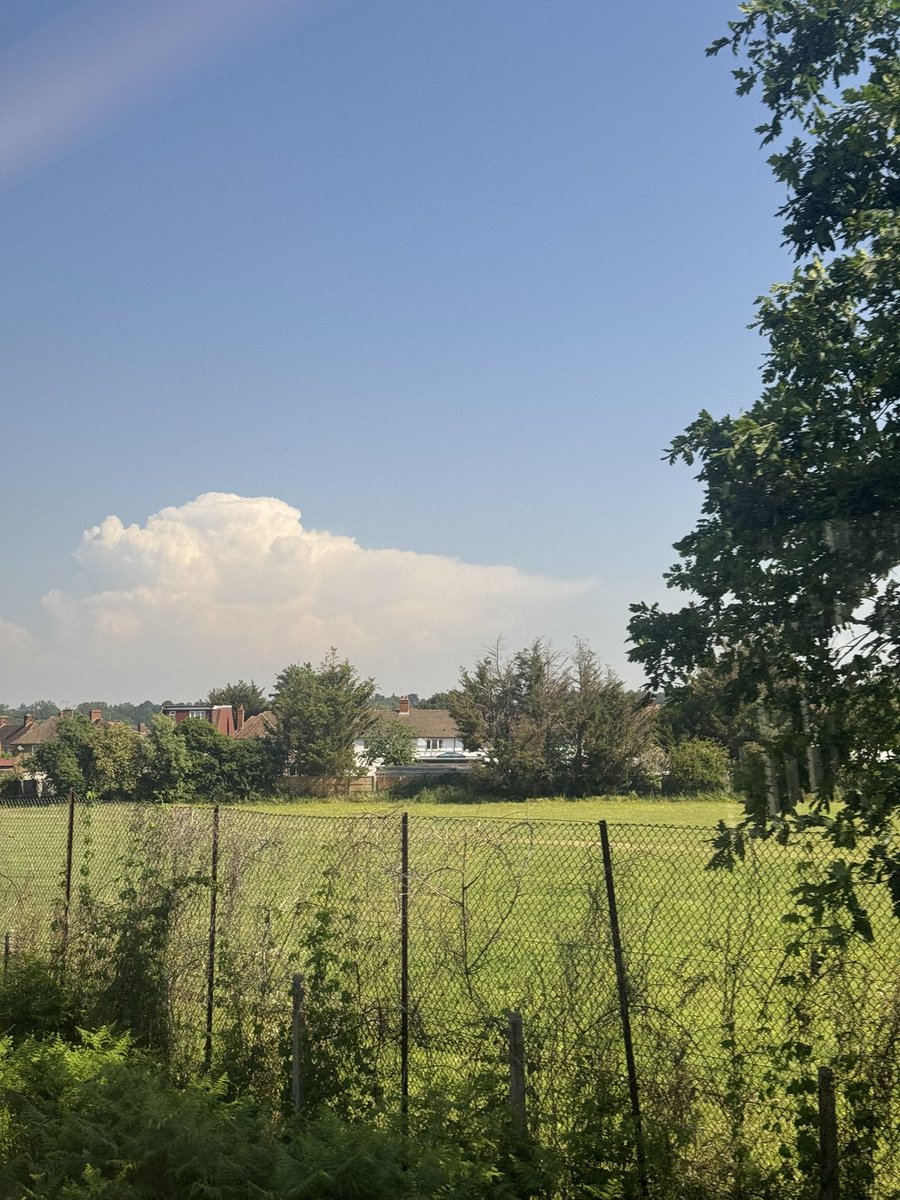 ianMM's tweet photo. @UKWX_ Visible from Norbiton! https://t.co/qe10mHDjEI