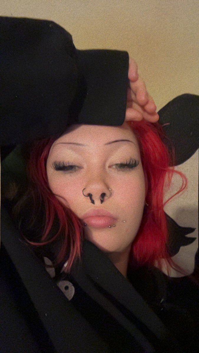Dahlias backup findom 🦇 tweet media