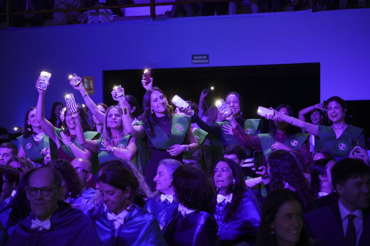 USPCEU's tweet photo. 🎓 Enhorabuena a todos los alumnos que se han graduado este curso en la Universidad CEU San Pablo.

Un orgullo haber formado parte de vuestro camino. 
Mucho éxito en esta nueva etapa 💙 https://t.co/PHxUCLytWY