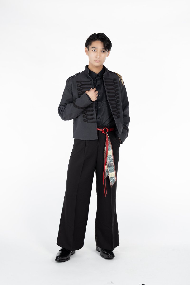 uradan_official's tweet photo. 【メンバー紹介】

”カケル ”

担当カラー『赤』
担当占い『タロット』

#占い男子 #アイドル https://t.co/WCW3y9heHx