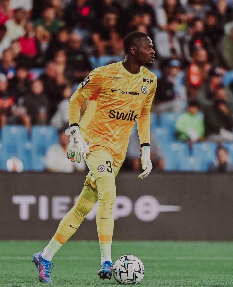 Nathan__Foot's tweet photo. 🔴 Auteur d’une très bonne première saison en professionnel avec le MHSC, Simon Ngapandouetnbu pourrait quitter le club heraultait cet été. 

Plusieurs de Ligue 1 s’intéressent  fortement a la situation du gardien camerounais de 23 ans.🧨👋🏾 https://t.co/jrCY7ELbmP