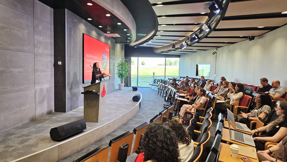 PactoMundial's tweet photo. 👏 Ana Candial, responsable de #DDHH de @ACCIONAEnergia nos explica cómo llevan a cabo el proceso de diligencia debida en su #empresa
Nos cuenta el ejemplo de diálogo con las comunidades locales para conocer sus intereses, necesidades y preocupaciones #BHRA #TenemosUnPacto https://t.co/x4ZVakYL75
