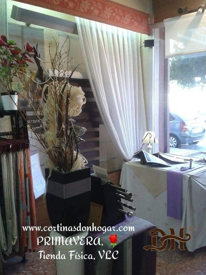 CORTYDEC's tweet photo. - ⛱️ Nuestra #tienda ya esta 
preparando sus #escaparates para la temporada de #Verano 2026 cada uno con #ambientes diferentes, ven y te aconsejaremos . . . 

#Donhogar #ConfeccionCortinas #CDHVLC #AmbientesÚnicos #Cendal #Amedida #40Aniversario https://t.co/GpipHnjAkL