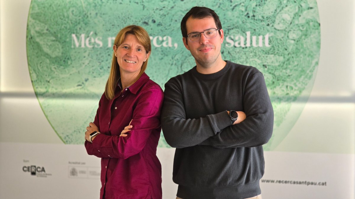 IRSantPau's tweet photo. Un tractament amb omega-3 purificat redueix el dany cardíac després d’un #infart en actuar directament sobre el cor🫀
🐟Un tipus d’àcid gras omega-3 present al peix blau, utilitzat en forma de medicament per reduir els triglicèrids, podria protegir directament el cor després d’un infart.
🔬Un estudi liderat per l’Institut de Recerca #SantPau demostra que l’èster etílic de l’àcid eicosapentaenoic (EPA-E) redueix el dany cardíac a través de mecanismes que van més enllà del seu efecte sobre els lípids en sang.
✍🏽El treball, publicat a la revista European Heart Journal, mostra que aquest compost no només millora el perfil lipídic, sinó que actua directament sobre el teixit cardíac lesionat, modulant processos clau com la inflamació, el metabolisme cel·lular i l’estrès oxidatiu, tots ells determinants en l’evolució de l’infart.
📉Aquests resultats s’alineen amb els observats en assaigs clínics previsen què aquest tipus de tractament ha demostrat reduir esdeveniments cardiovasculars en pacients amb hipertrigliceridèmia, tot i que l’abast d’aquest benefici no es pot explicar únicament per la reducció dels triglicèrids circulants.
🗣️«Fins ara sabíem que aquest tractament ajudava a reduir el risc cardiovascular, però els nostres resultats indiquen que el seu efecte és molt més ampli. Actua directament sobre el cor infartat, afavorint mecanismes que limiten la lesió i milloren la resposta del teixit després d’un infart», explica la Dra. Gemma Vilahur, cap del grup de recerca en Patologia Molecular i Terapèutica de les Malalties Aterotrombòtiques de l’IR Sant Pau i del grup del Centre d’Investigació Biomèdica en Xarxa de Malalties Cardiovasculars (CIBERCV), autora principal de l’estudi.
ℹ️Llegeix la notícia aquí👇🏽
https://t.co/ksLXnrdkYW
#JuntsFemRecerca