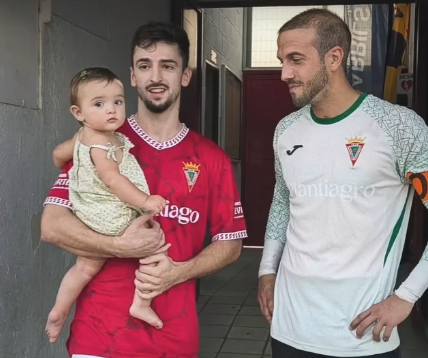 Nacional10x's tweet photo. Alex Reverte

Experiencia elevada en la categoría y capitán de su CD Lumbreras. Mister ``para penalties´´ le apodan por su gran final de campaña que culminó con inoportuna lesión.

Excelente profesional y con un hambre brutal. https://t.co/TexgmFMWfH