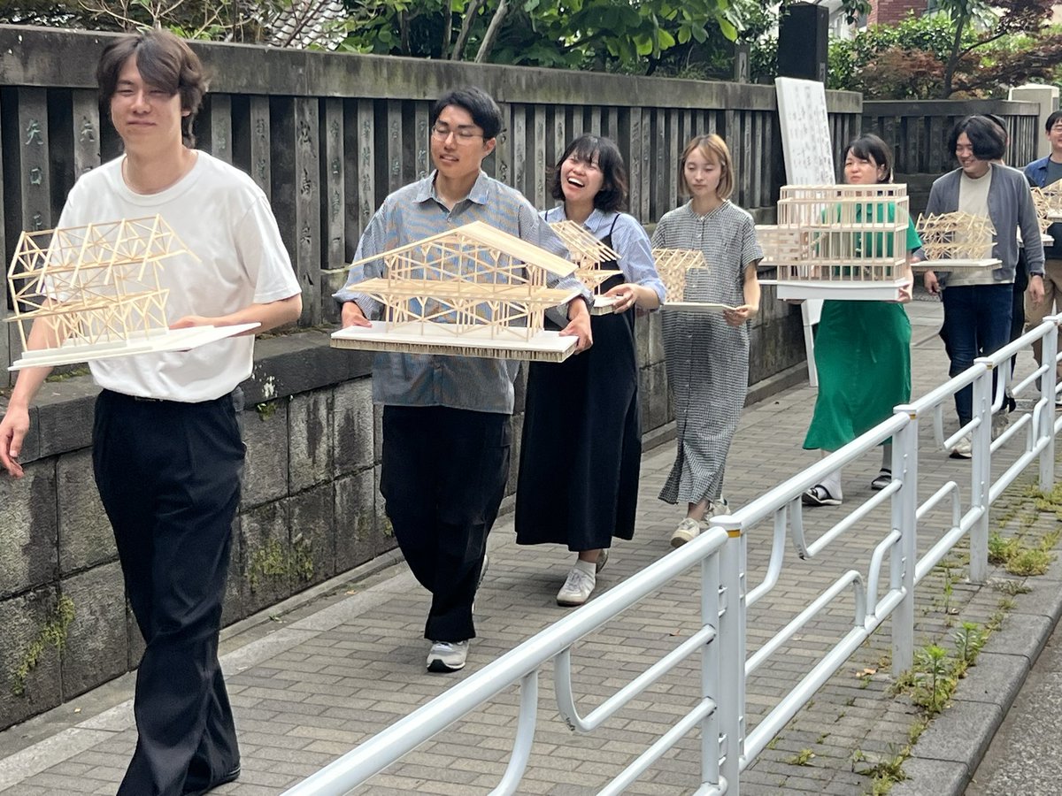 ryuji_fujimura's tweet photo. RFAからEcopolitics 展の会場に模型を運び込む。 https://t.co/CUo6EyEOjO