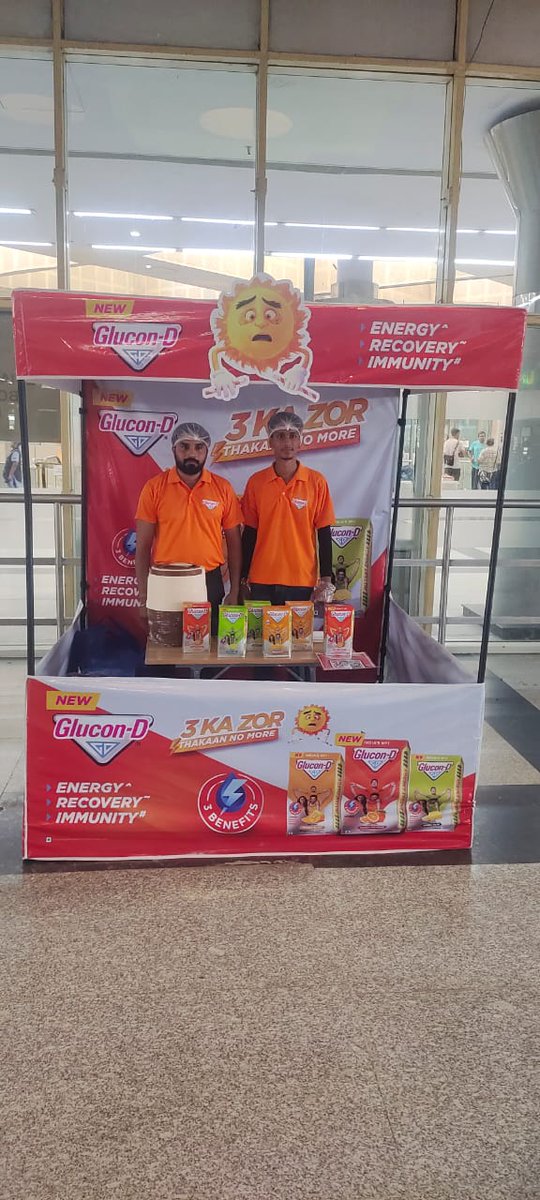 Dtidc_limited's tweet photo. #DTIDC, in collaboration with @GluconDIndia, is assisting commuters and the general public at ISBT Kashmere Gate during the ongoing heat wave by distributing refreshments and promoting public well-being. 
#Delhi #HeatWave #PublicService #delhiheatwaveactionplan #delhigovt https://t.co/MRGzlvw3BL