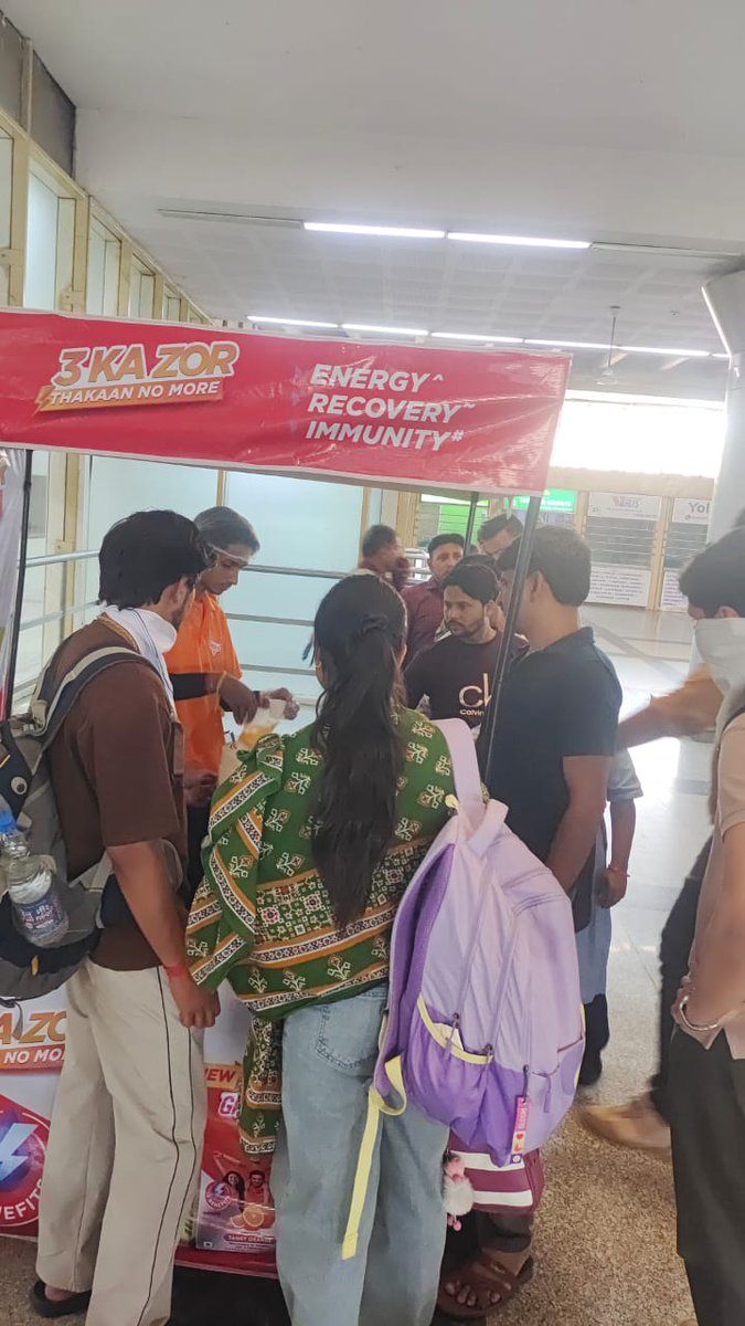 Dtidc_limited's tweet photo. #DTIDC, in collaboration with @GluconDIndia, is assisting commuters and the general public at ISBT Kashmere Gate during the ongoing heat wave by distributing refreshments and promoting public well-being. 
#Delhi #HeatWave #PublicService #delhiheatwaveactionplan #delhigovt https://t.co/MRGzlvw3BL