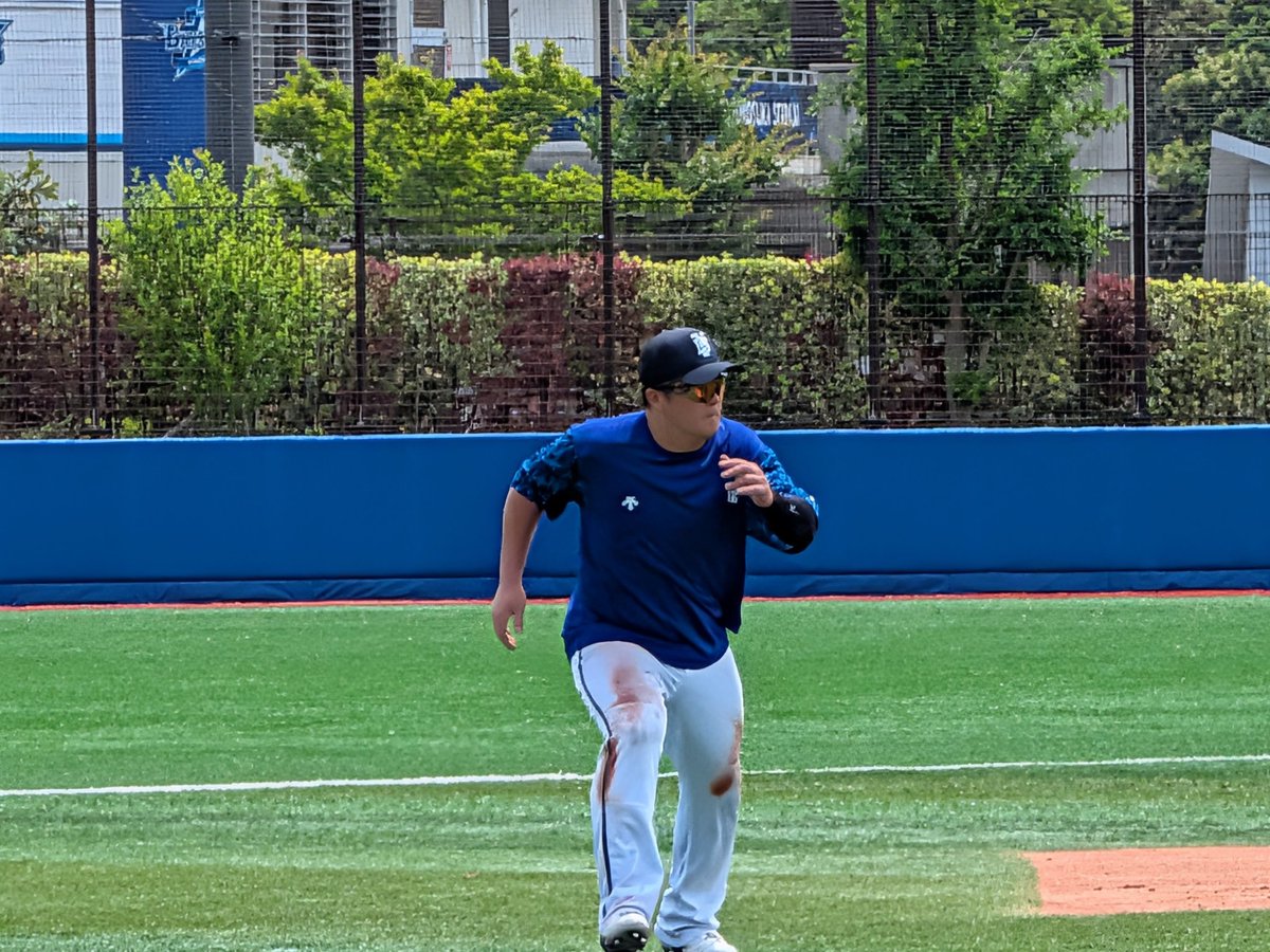 SUREPLAY_JP's tweet photo. 実戦復帰🔥
ついにグラウンドへ――⚾️
本日の2軍戦、DHでスタメン復帰💪✨
怪我と向き合いながら、一歩ずつ前へ
走る姿にも、次への強い想いが込められています🔥
再び魅せる“牧秀悟”のプレーに期待‼️
#baystars #牧秀悟 #シュアプレイ #sureplay #実戦復帰 https://t.co/trcAPjfydv