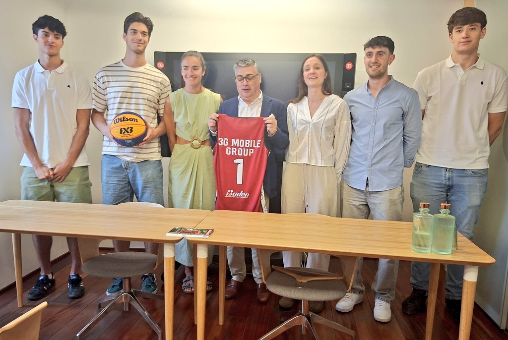 MARCAvalladolid's tweet photo. 🏀 Presentación de los equipos masculino y femenino del @3GMOBILEGROUP @Valladolid3x3 

👦 Juan García-Abril, Pablo Martín, Jorge Martínez, Pablo Hernández, O'Callaghan y Marco de Larrea

👧 Celia García, Cecilia Aldecoa, Clara Rodríguez, Isabel Camiña, Pilar Valderrábano, Lucía Enciso y Tayra Eke

📍 Circuito nacional y Francia