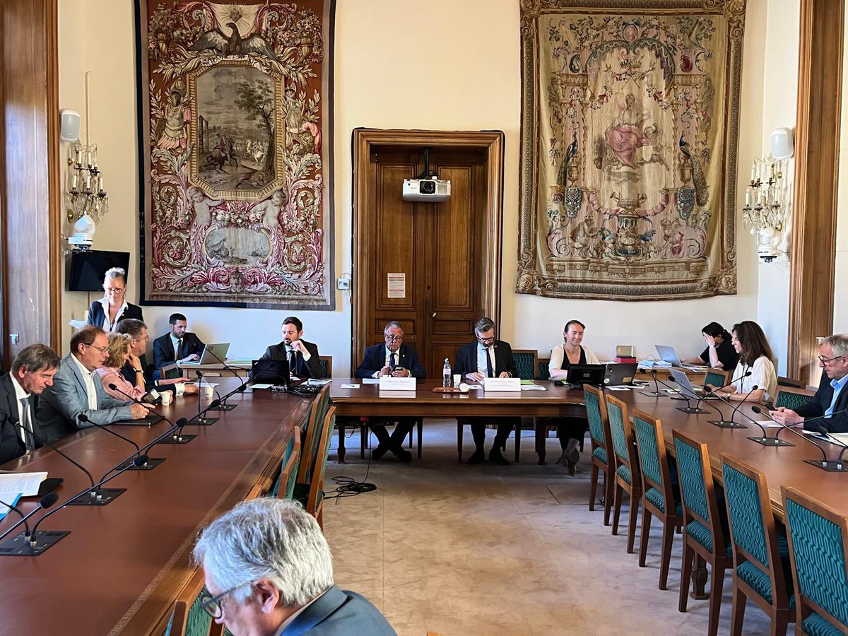 EmmanuelCapus's tweet photo. Ce matin j’ai présidé la #ComFi au @Senat pour évoquer deux points à l’ordre du jour : 

👉🏼 Communication de @bilhacsenat, rapporteur spécial sur le tribunal du stationnement payant

👉🏼 Communication de @JRHugonet, rapporteur spécial sur l’immobilier de la @laBnF https://t.co/j9QCwWrWTM