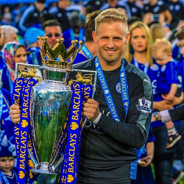 cuzcuzverde's tweet photo. 🚨 Leicester City legend Kasper Schmeichel has confirmed he has been forced to retire from football after suffering a serious shoulder injury. 🗣"It is a decision that has been made for me." 
Thank you Kasper. 🇩🇰💙🦊 #lcfc #leicester https://t.co/wajjE9WZXx
