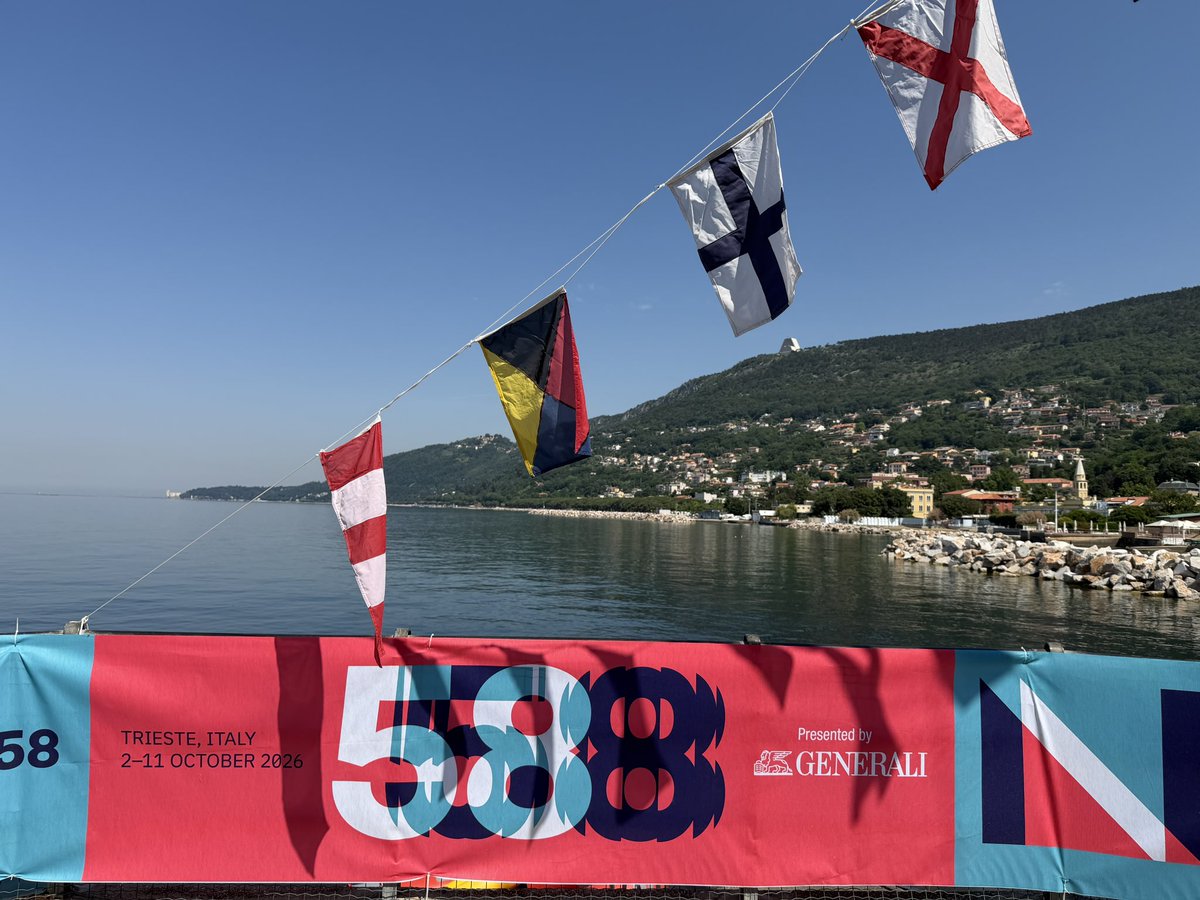 DiscoverTrieste's tweet photo. Si presenta #Barcolana58 nella sede della SVBG di Trieste. Dal 2 all’11 ottobre la città sarà la capitale della vela ⛵️ con tanti eventi a terra e in golfo per una grande festa del mare! 🌊 https://t.co/oiGXRvkR7G