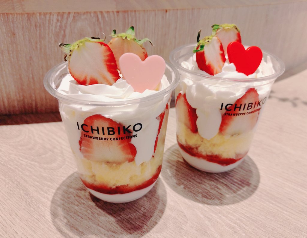 str00022's tweet photo. 南町田グランベリーパーク🛒
食べ歩き🐾
ショートケーキカップ🍰
抹茶の大判焼き🌱 https://t.co/lv72Ldd5rj