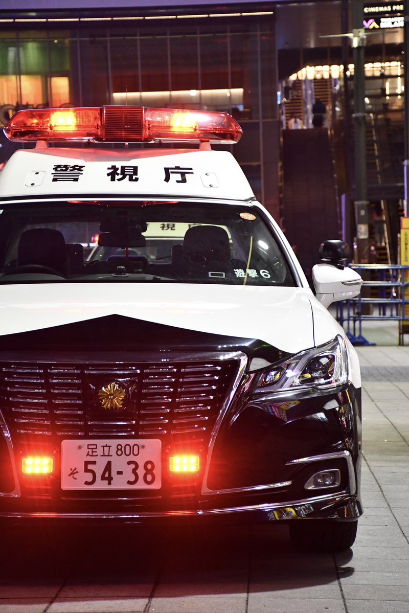 FireFront119's tweet photo. 金曜日の夜、歌舞伎町に防犯警戒のため展開した様々な所属のパトカー

自動車警ら隊、遊撃特別警ら隊、機動捜査隊が毅然と立ち並ぶ姿は凛々しさを感じさせた。 https://t.co/vI6bb9pfX7