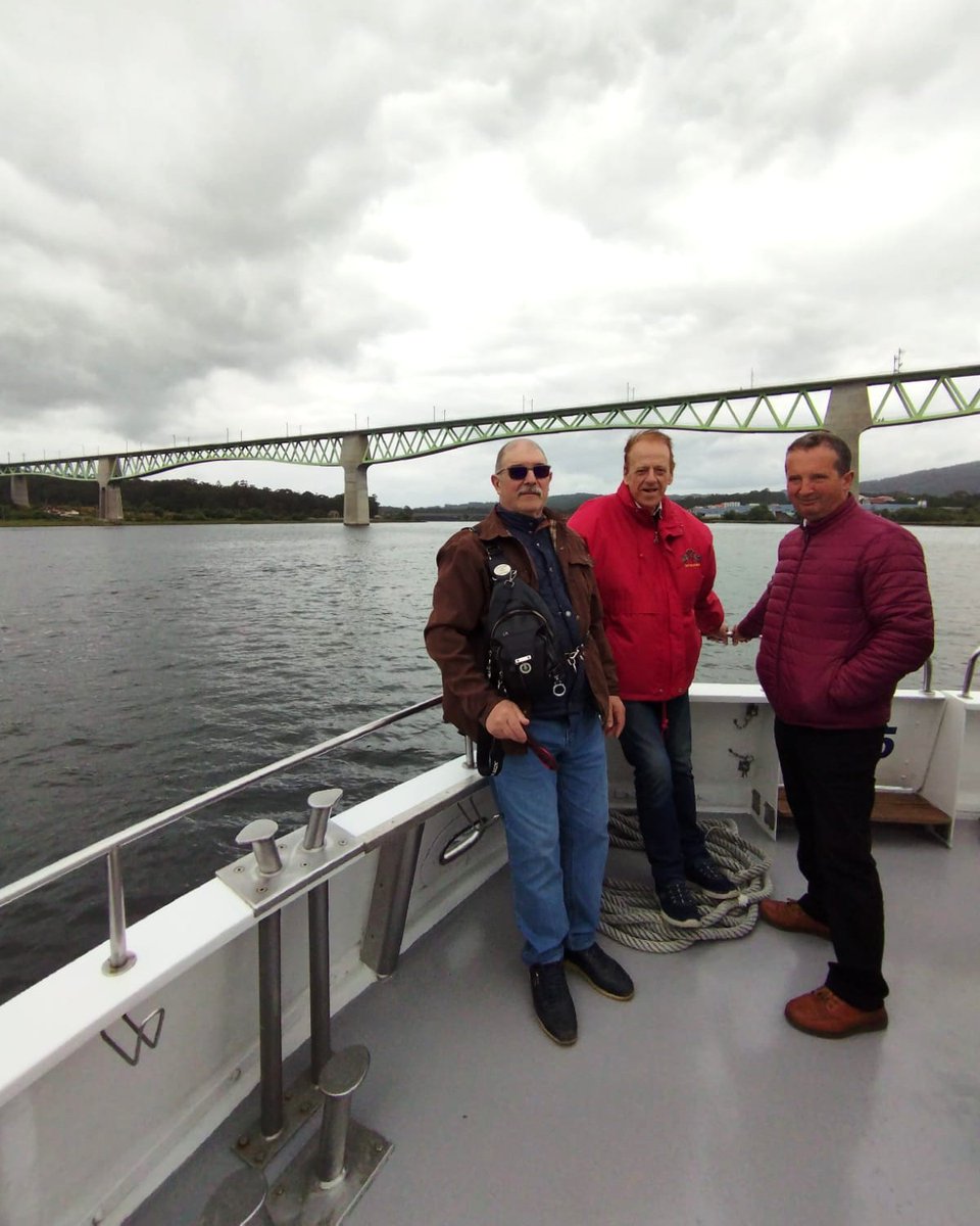 ategal's tweet photo. 🤩Así de bien se lo estaban pasado los alumnos de Ategal #Vigo hace unos días en la escapada cultural que hicieron por el Río Ulla. ⛴️Un itinerario en barco para conocer la Ruta Traslatio por mar del Apóstol Santiago.

ℹ️ Actividad en colaboración con la @depo_es. https://t.co/E1Tq759JDn