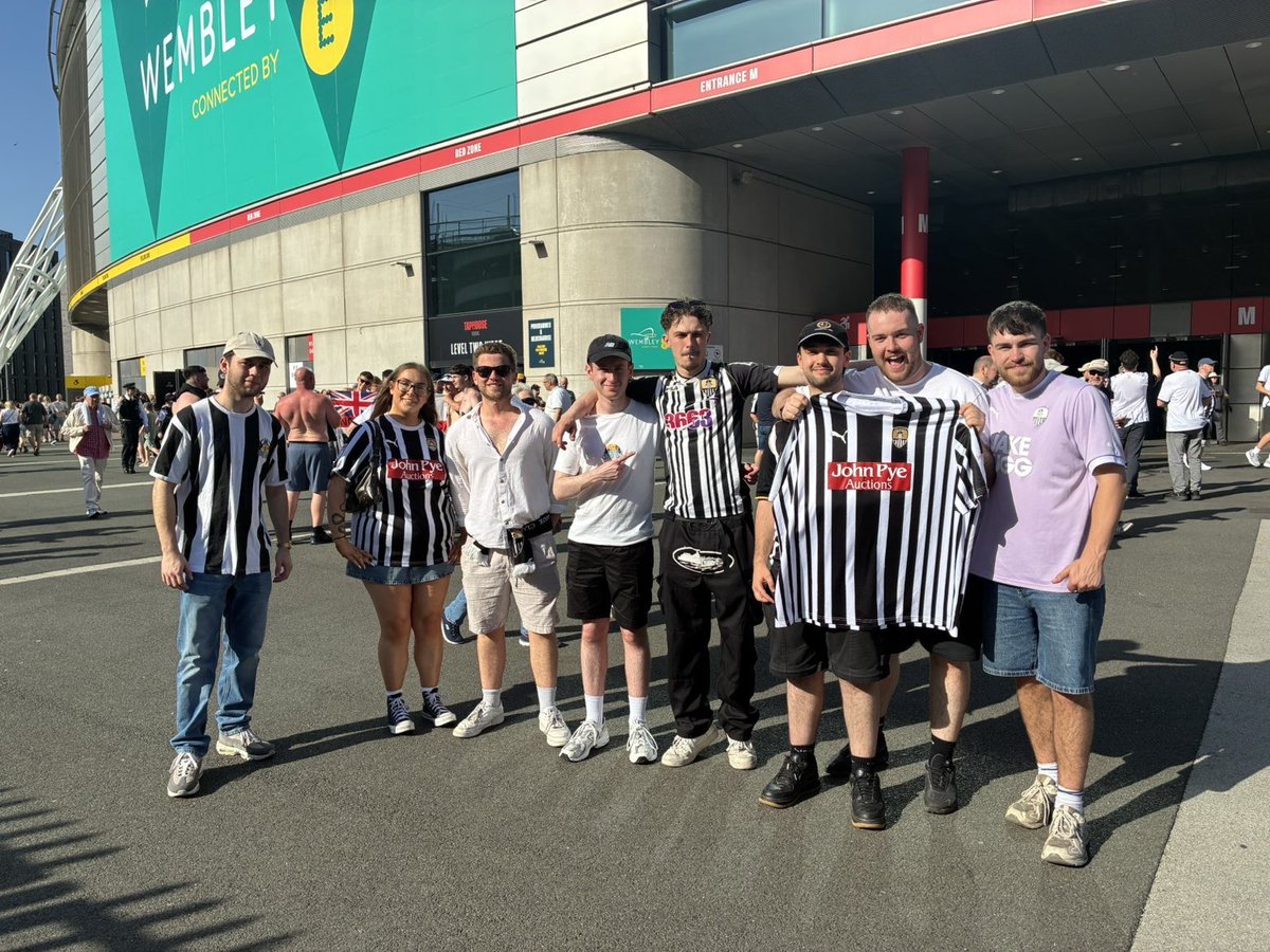 cwb1862's tweet photo. @Official_NCFC 🖤🤍 https://t.co/7eSQ7SrEcD