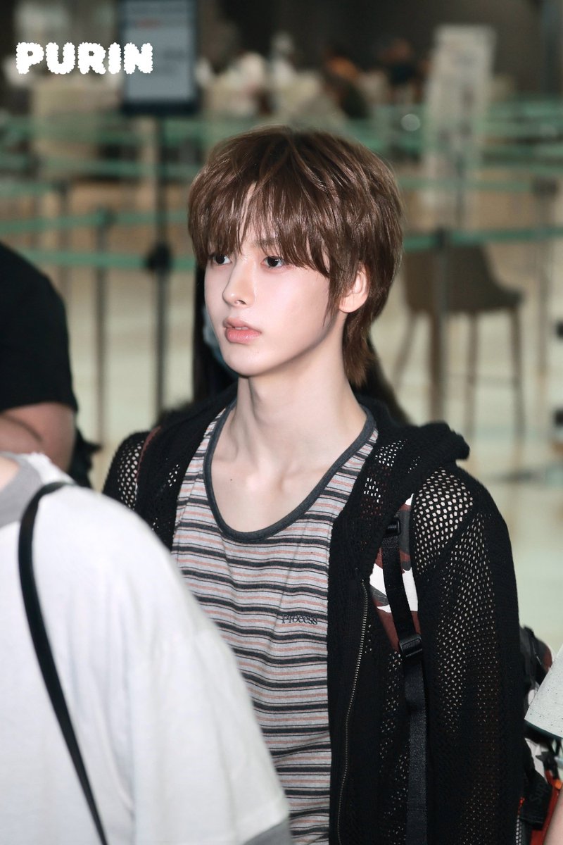 ohjarchives's tweet photo. 【260527】ICN 🛫
Pretty doll 🤎
© puriniio
#HYUNJUN #현준 #OHHYUNJUN #오현준 #SMTR25 https://t.co/opL9J1zKUm