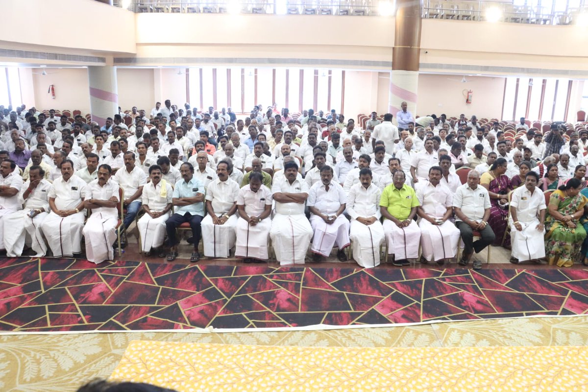 KN_NEHRU's tweet photo. திருச்சி கலைஞர் அறிவாலயத்தில் நடைபெற்ற திருச்சி வடக்கு மற்றும் மத்திய மாவட்ட கழக செயல்வீரர்கள் கூட்டத்தில் இன்று கலந்து கொண்டேன்.

எனது தலைமையில் நடைபெற்ற இந்த கூட்டத்தில், 

ஜூன் - 3 ஆம் தேதி நம் முத்தமிழ் அறிஞர் டாக்டர் கலைஞர் அவர்களின் பிறந்தநாளில் நலத்திட்ட உதவிகள் வழங்கி மக்களுக்கு பயனுள்ள வகையில் கொண்டாடுவது...

Reel Hero வாக இல்லாமல் Real Hero வான நம் கலைஞரின் சாதனைகளையும்,  அனைத்து மக்களின் உயர்வுக்காக அவர் கொண்டு வந்த திட்டங்களையும் இளம் தலைமுறைகளிடம் கொண்டு சேர்ப்பது.

தமிழ்நாடு சட்டமன்ற எதிர்க்கட்ச���த் தலைவராக பொறுப்பேற்றுள்ள நம் கழக இளைஞரணி செயலாளர் திரு. @Udhaystalin அவர்களுக்கு வாழ்த்துகள் தெரிவிப்பது.

கடந்த தே��்தலில் நம் மதச்சார்பற்ற முற்போக்கு கூட்டணிக்கு வாக்களித்த திருச்சி மாவட்ட மக்களுக்கு நெஞ்சார்ந்த நன்றி தெரிவிப்பது உள்ளிட்ட தீர்மானங்கள் நிறைவேற்றப்பட்டன.

#DMKForever