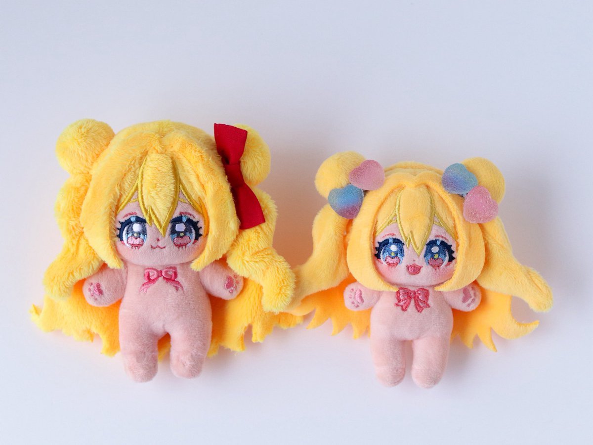 dollmmk's tweet photo. 🌟ちいさいしおりくんぬいぐるみ🎀
サイズは8cm規格(通常しおりぬいは10cm規格)
サンプルでは縫い付けですが、お団子とツインテ部分をゴム式にして取り外し可能になる予定！(被り物も被れるようになるよ！)

受注予約は明日5/28(木)より開始です！

#しおりがいる https://t.co/PGb1S2tA0B