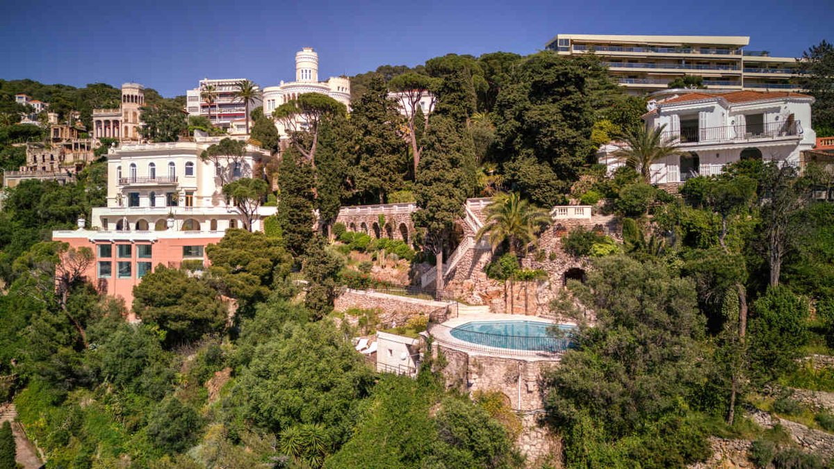 AppartDesign's tweet photo. ‘James Bond House’, French Riviera 🇫🇷

Sean Connery’s former French Riviera villa is back on the market for €23.5 million ($26.4M) https://t.co/JSP4EMdbA5