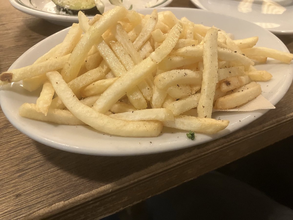 THseit2008's tweet photo. 以前行ったお店に今度は予約を入れて、彼氏と食事。

日曜、満席の店内は午後から早くもワイン飲んで楽しんでる人たちでいっぱいでした。 https://t.co/oZO4Rnu2je