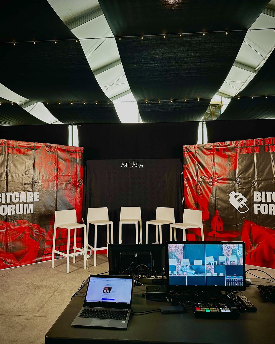 Atlas21_ita's tweet photo. Prima volta come media partner ufficiali del @BitcareForum ed è stato incredibile.

6 ore di diretta ininterrotte. Più di 2.400 persone da casa. 3 conduttori fantastici e 24 ospiti coinvolti. Il tutto unito a un team tecnico esperto e uno spazio enorme pronto a ospitarci.

Ancora emozionati e con occhi lucidini, grazie a tutto il team del Bitcare Forum per essere stato impeccabile e per averci voluti con loro nella giornata dell’anno, a @Plak_btc e @marcocostanza_ per essersi uniti a noi, agli ospiti appassionati e competenti che hanno accettato l'invito e chiaramente grazie anche a tutta la community che ci ha seguito da casa. 

Il prossimo anno vi aspettiamo tra di noi… online is good, but offline is just better! 🧡