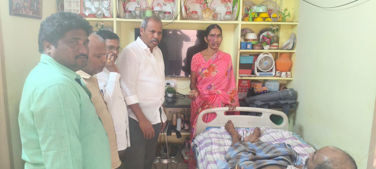 GadeTweets's tweet photo. మా పార్టీ నాయకులకు, కార్యకర్తలకు అన్నివేళలా అండగా ఉంటాం: గాదె
*************************************
జనసేన పార్టీ క్రియాశీలక సభ్యుడు "కుప్పాల పాపారావు" గారు గత కొన్ని నెలల క్రితం యాక్సిడెంట్ జరగటం వలన వారికి 10 వేల రూపాయలు ఆర్థిక సహాయం చేయడం జరిగింది.. https://t.co/O8sz6rnu9X