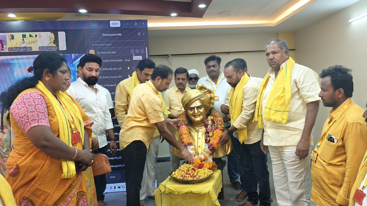 TdpKandikunta's tweet photo. అంగరంగ వైభవంగా ప్రారంభమైన వర్చువల్ డిజిటల్ మహానాడు మహానాడు

 తెలుగుదేశం పార్టీ వ్యవస్థాపకులు స్వర్గీయ అన్న నందమూరి తారక రామారావు గారి విగ్రహానికి పూలమాల వేసి నివాళి అర్పించిన కదిరి నియోజకవర్గ శాసనసభ్యులు గౌ శ్రీ కందికుంట వెంకటప్రసాద్ గారు, https://t.co/VEkIDiBd9L