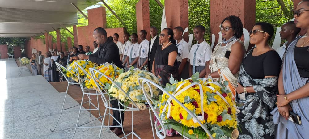 Gasabo_District's tweet photo. 1/2 Mu karere ka Gasabo turimo Kwibuka ku nshuro ya 32 Jenoside yakorewe abatutsi, twibuka abana n'abagore bazize jenoside yakorewe abatutsi. 

Igikorwa kirimo kubera ku Rwibutso rwa Kigali ku Gisozi. https://t.co/8xvfPf4573