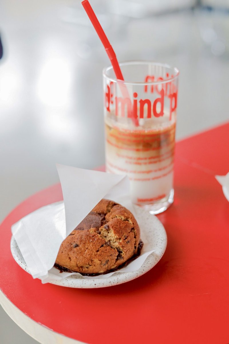 akyydwz's tweet photo. おしゃれな空間だった🍪
コーヒーキャラメルスコーン美味しかった🤤 https://t.co/Qq8DNjjM0u