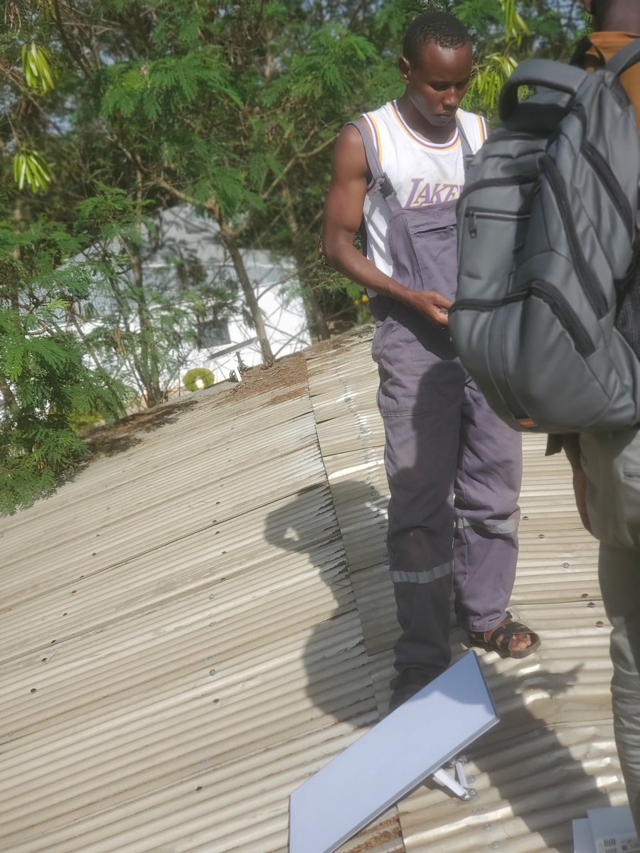 tandekaaa's tweet photo. Setting up @Starlink in rural areas in Uganda.

Easy PnP setup! https://t.co/G7204mmZm3
