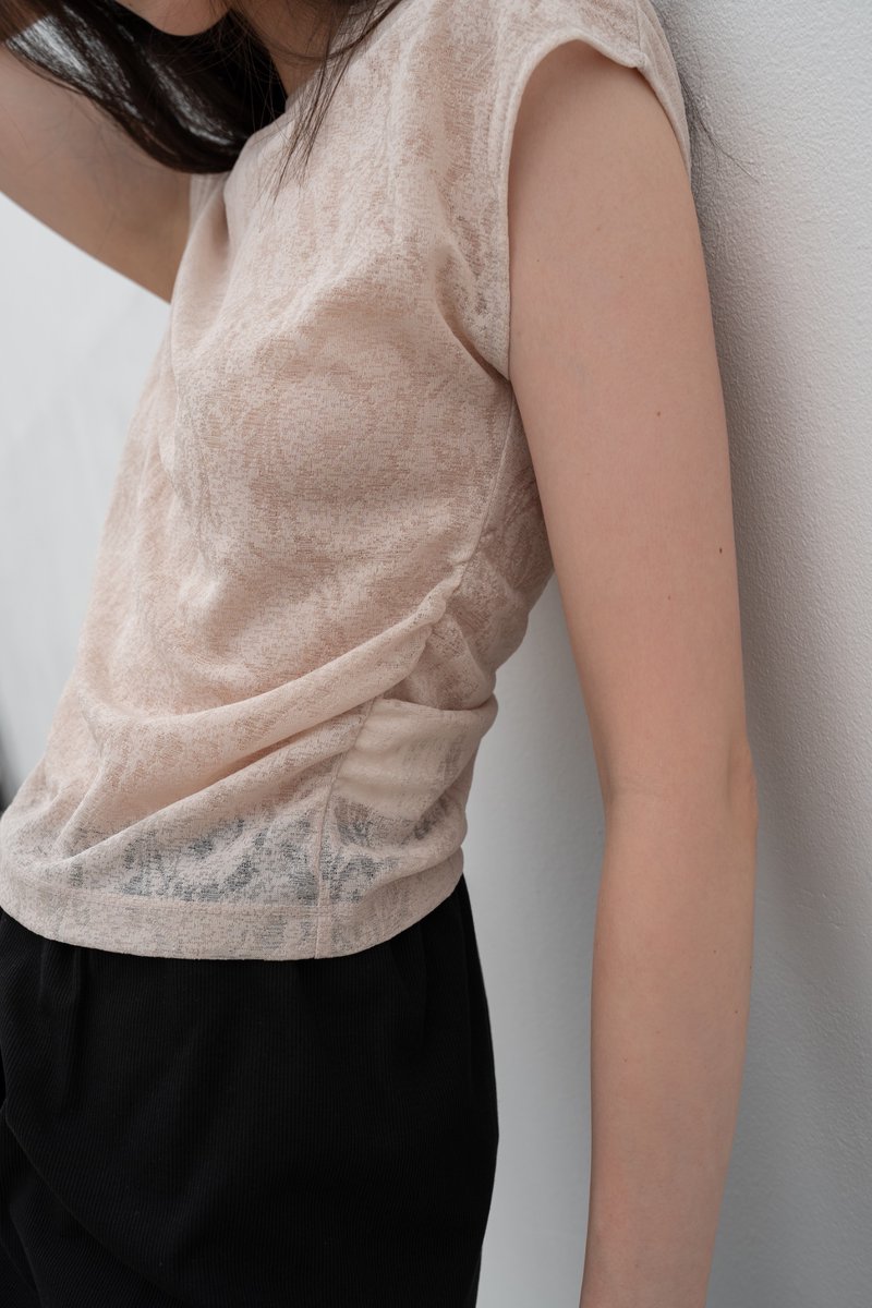 【新品】OHOTORO＊Mesh Flower Top 去年ご好評をいただいたmesh flower topが、新たな表情をまとって再