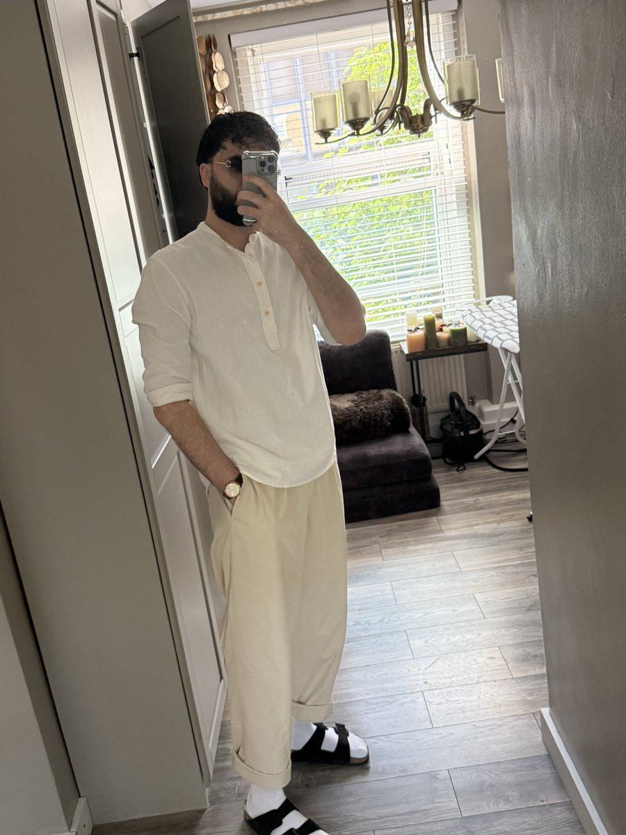 OhmR_'s tweet photo. Socks and sandals Eid Mubarak to everyone https://t.co/krSogoZqir