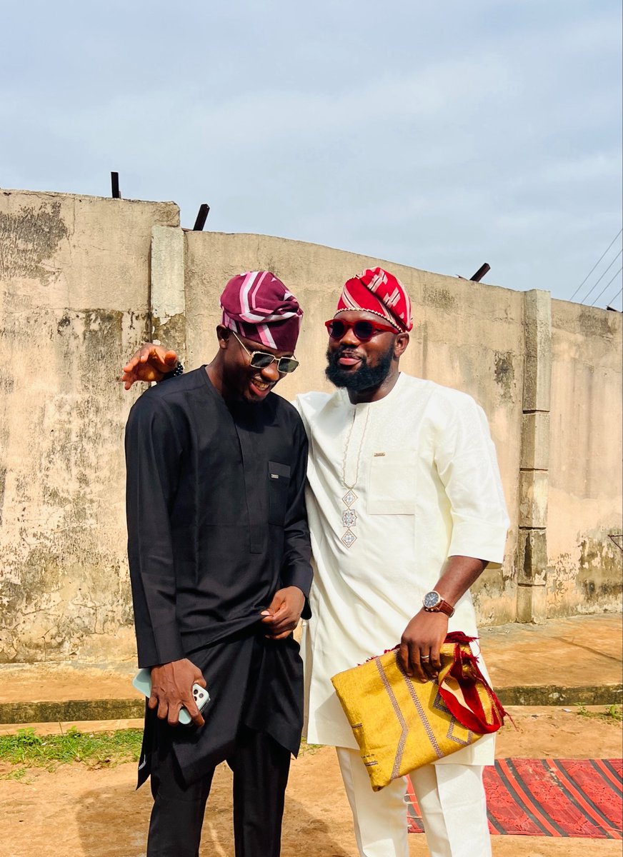 ButtyGhetto_'s tweet photo. May this Eid Al-Adha celebration bring peace to your heart, blessings to your home, and endless joy to your family✨

Eid Mubarak 🕌❤️ https://t.co/9UzyQSCpOa