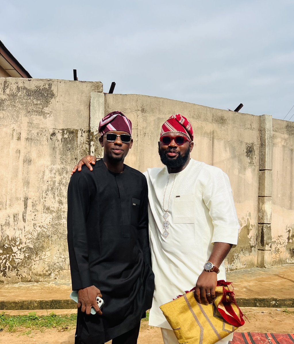 ButtyGhetto_'s tweet photo. May this Eid Al-Adha celebration bring peace to your heart, blessings to your home, and endless joy to your family✨

Eid Mubarak 🕌❤️ https://t.co/9UzyQSCpOa