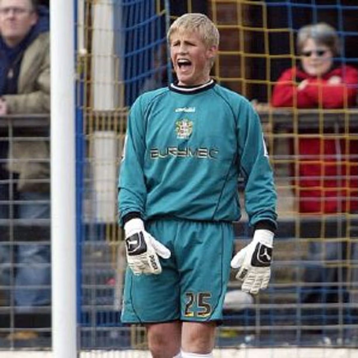 DamienCLM's tweet photo. Congratulations on a brilliant career @kschmeichel1 was great to watch the start of it and you will always be remembered at #BuryFC for helping to keep the club in the FL in 06. Enjoy retirement! https://t.co/2AUalI8gfm