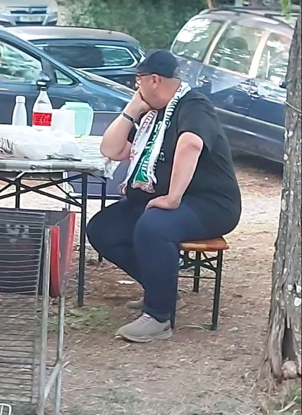 claudiof's tweet photo. És presidente da SAD e dono de boa parte da mesma, mas mesmo assim preferes não ver o jogo e esperar pelo apito final, numa mesa na mata do Jamor. (imagem Vanda Ferreira) https://t.co/m9KqKGAaGu