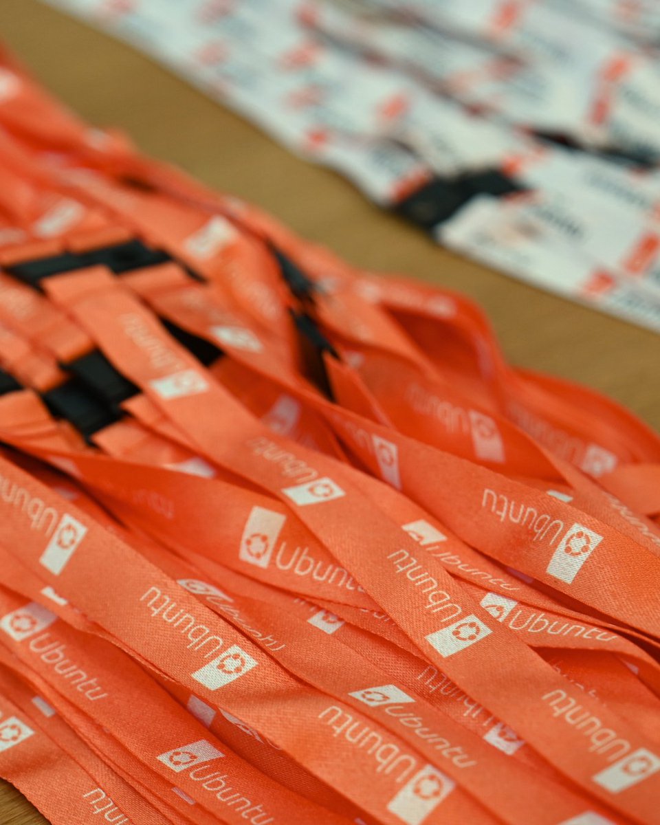 ubuntu's tweet photo. Are you ready? Ubuntu Summit 26.04 starts today! 🙌

We have speakers covering various topics from Rust and peer-to-peer communication to AI and devices in open source. 

📹 Watch the livestream from anywhere in the world: https://t.co/XRTT5VWJgg https://t.co/kbMUZBSvQo