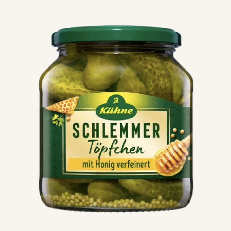 KAKUNI_DON_MAN's tweet photo. このピクルス、おいしくてつい食べちゃう🥒ハーブは爽やかでポリポリ系、蜂蜜はまろやかでやわらかめだった。

これは2個5€で買って、明日からはKNAXのピクルスが2個3€なんだけど、やっぱ味は全然違うのか…？

どこかにピクルス好きはいませんか〜〜！！
私にあなたの推しピクルスを教えて！！ https://t.co/T3cKiFu8LA